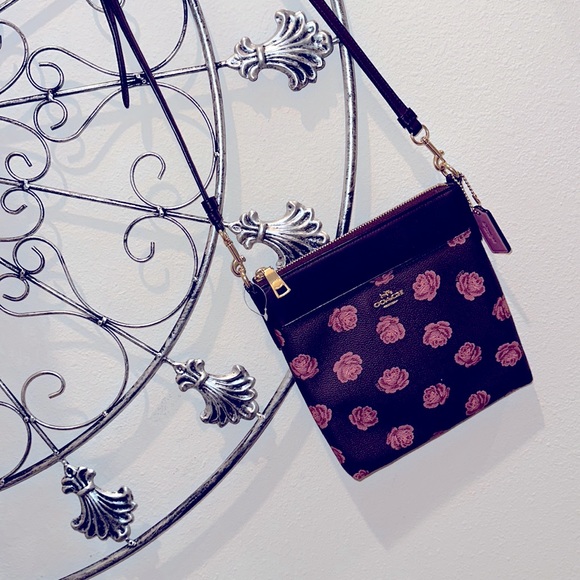 Coach Handbags - Leather Coach Crossbody Purse